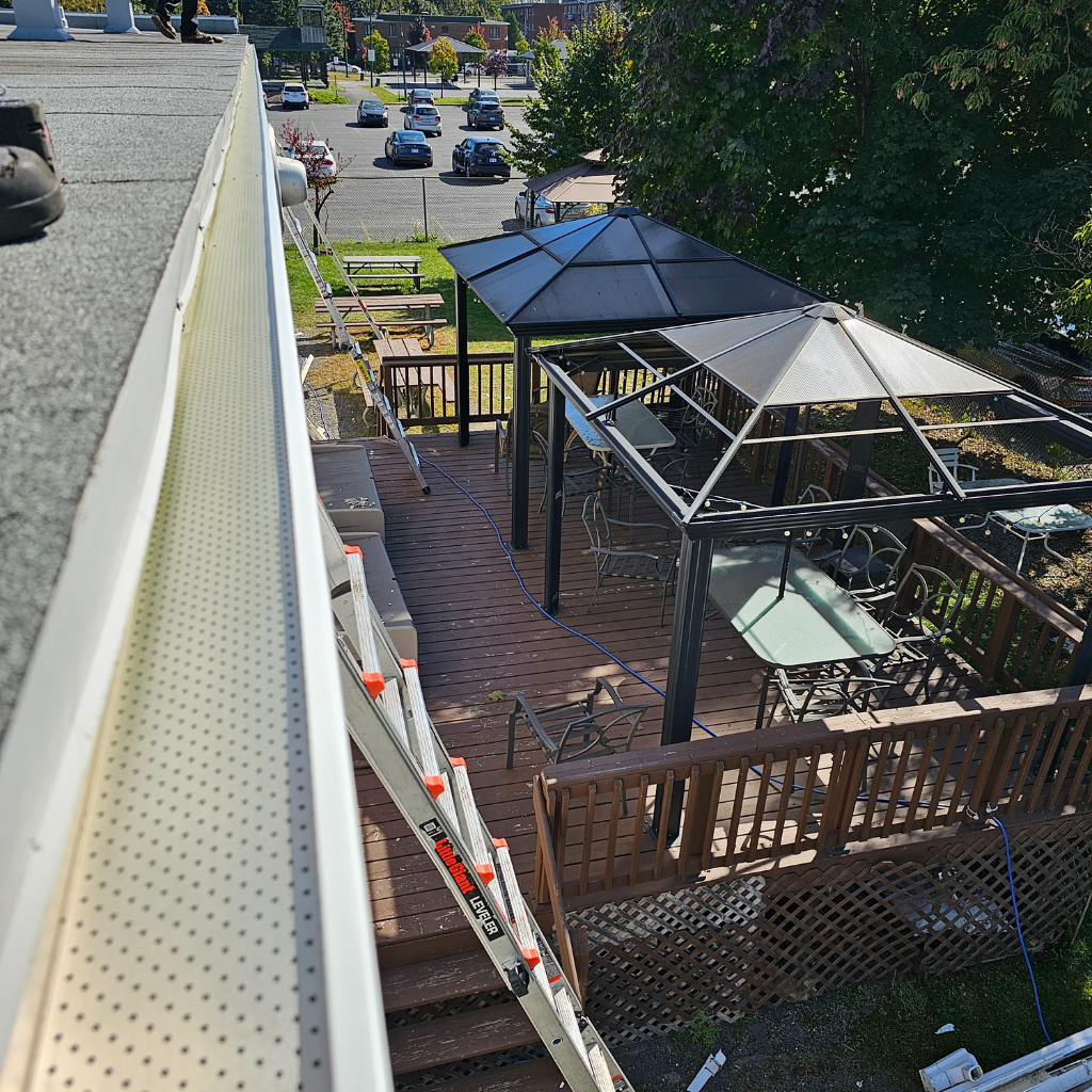 L'équipe de Gouttières Impec sur le terrain.