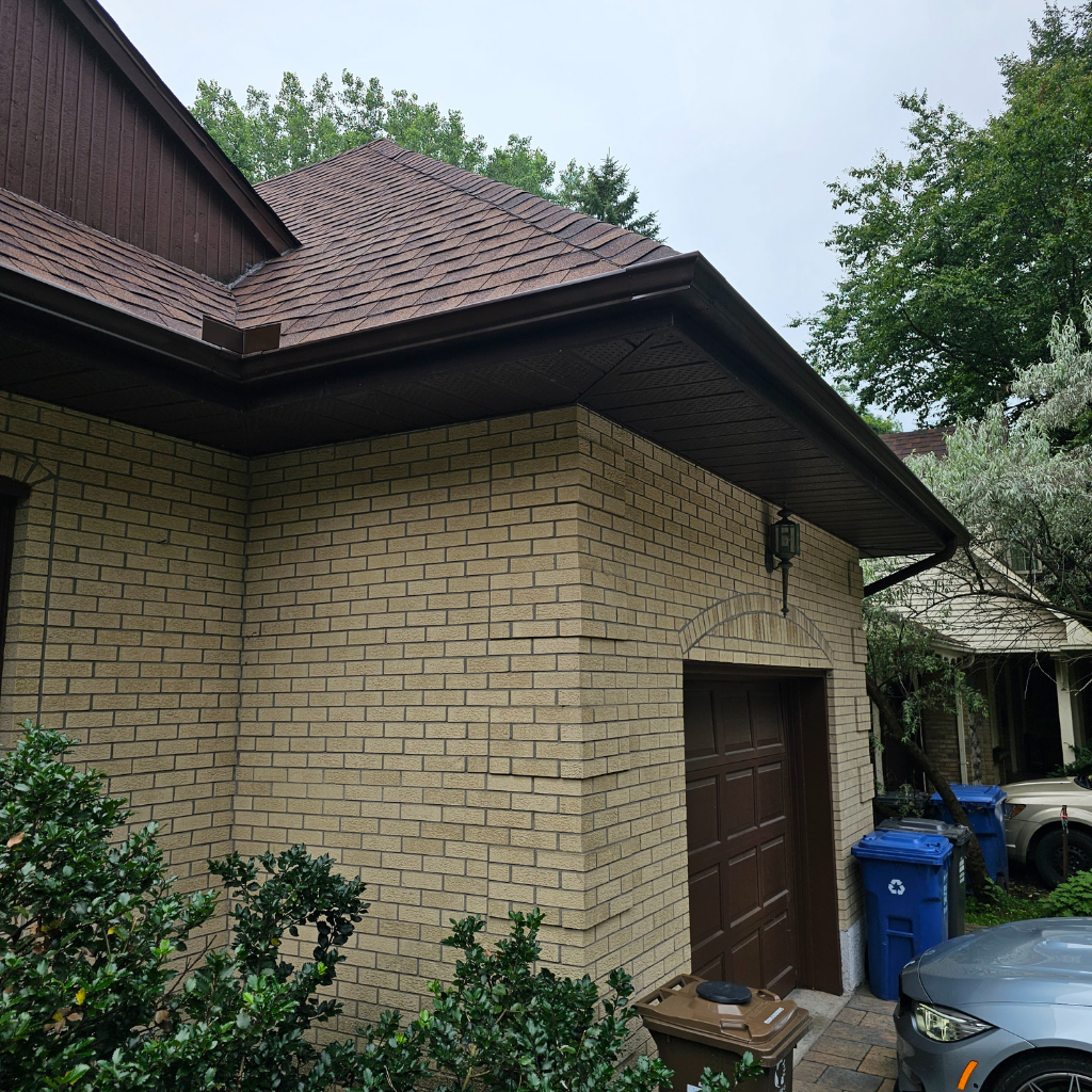 L'équipe de Gouttières Impec sur le terrain.